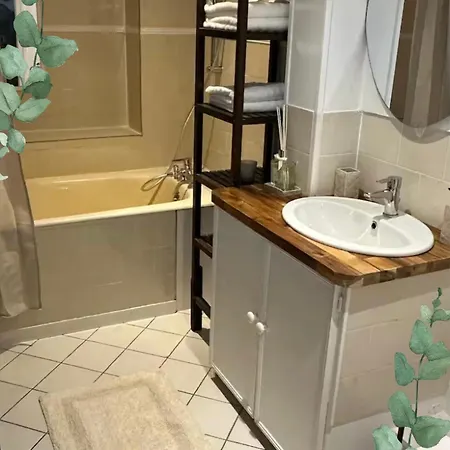 Spacieux Proches Transports Et Rer A Apartmán